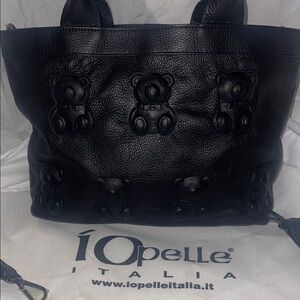 🐻 “Iopelle” Black Embossed Italian leather Bear Tote Bag 🖤